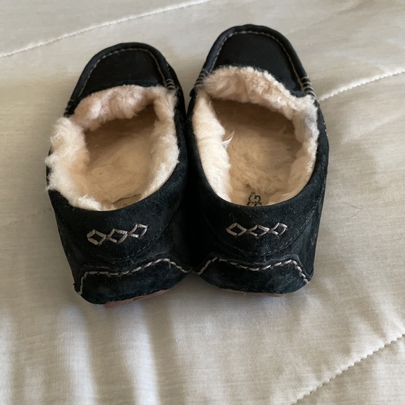 UGG Slippers - Picture 3 of 5